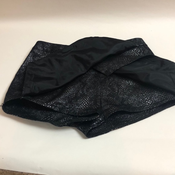 Express Black skirt/short - Picture 3 of 5